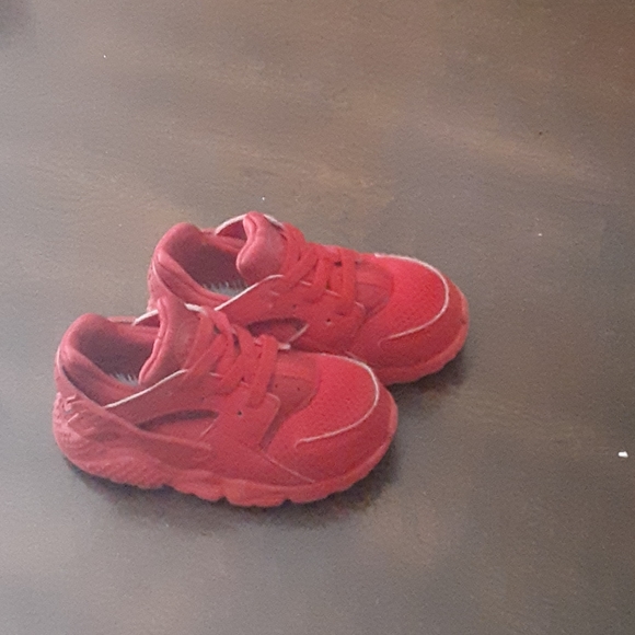 Nike - Picture 2 of 4